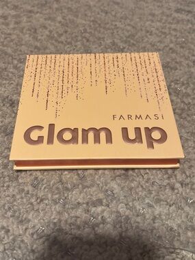New in Box Makeup Farmasi Glam Up Eyeshadow Palette - Peach Gold